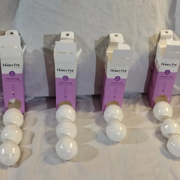 Calming Lavender Bath Bomb - Purple and White - Picture 2 of 6